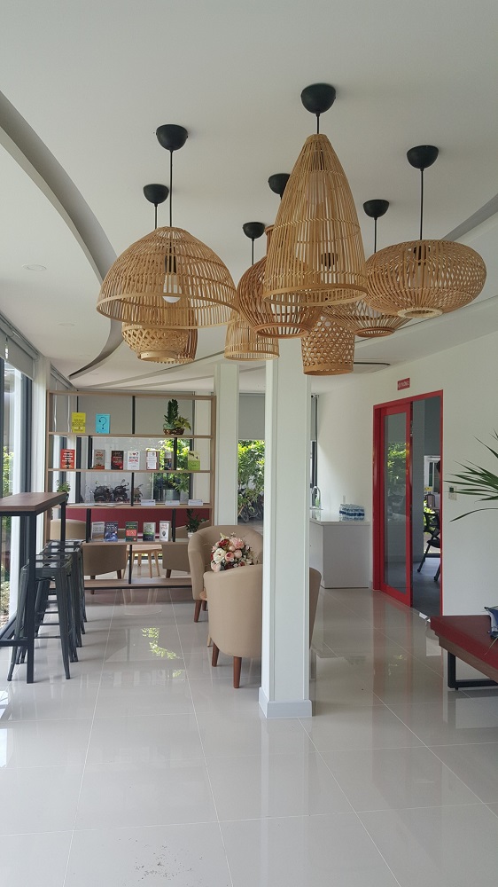 Khu vực thư viện và sảnh chờ