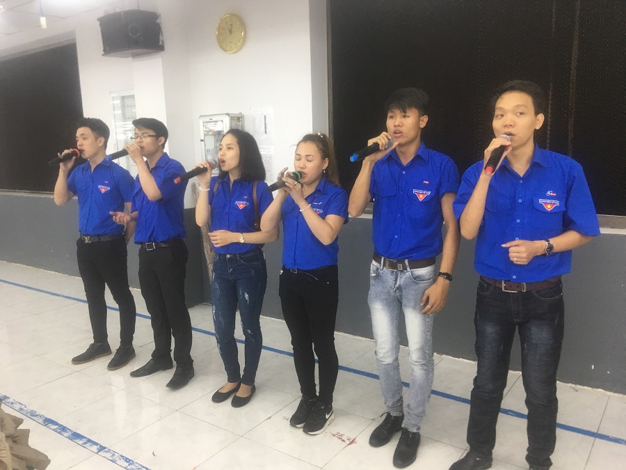tieng_hat_tu_nha_xuong.jpg